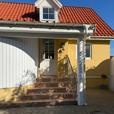 Ferienhaus Yellow Beach House With Sauna And View Over Lokken *