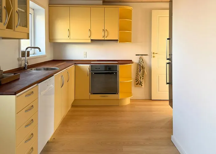 Yellow Beach House With Sauna And View Over Lokken * Løkken