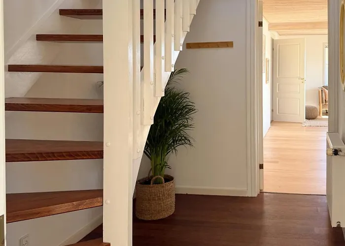 Ferienhaus Yellow Beach House With Sauna And View Over Lokken