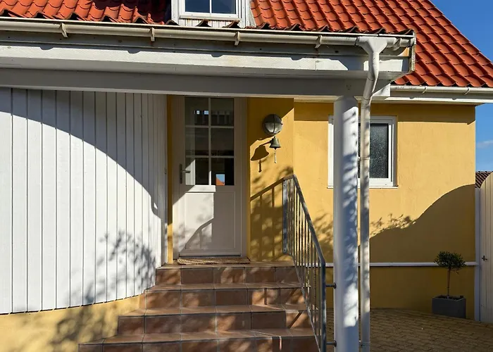 Ferienhaus Yellow Beach House With Sauna And View Over Lokken *
